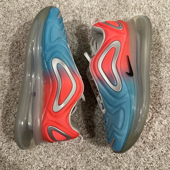 AUTHENTIC Women’s Nike Air Max 720 Sz 8 Pink Sea - Picture 1 of 7